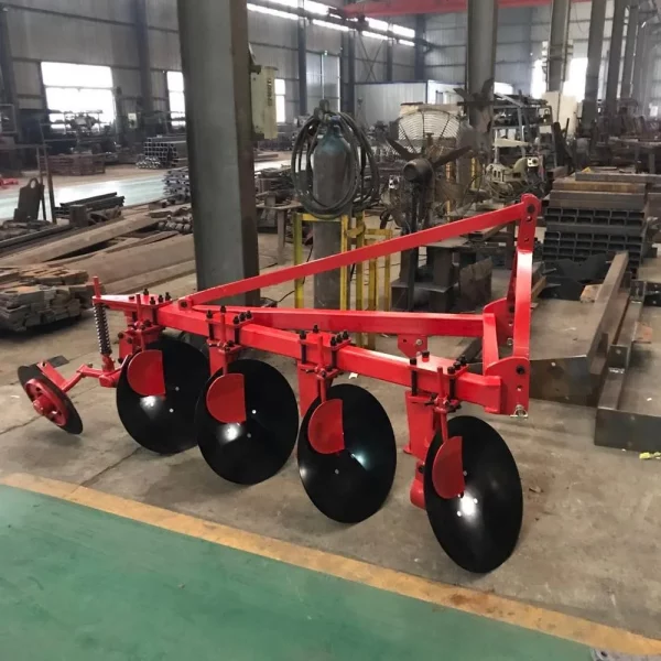 Agricultural Tractor Mounted Disc Plough in Plowing Land Machine